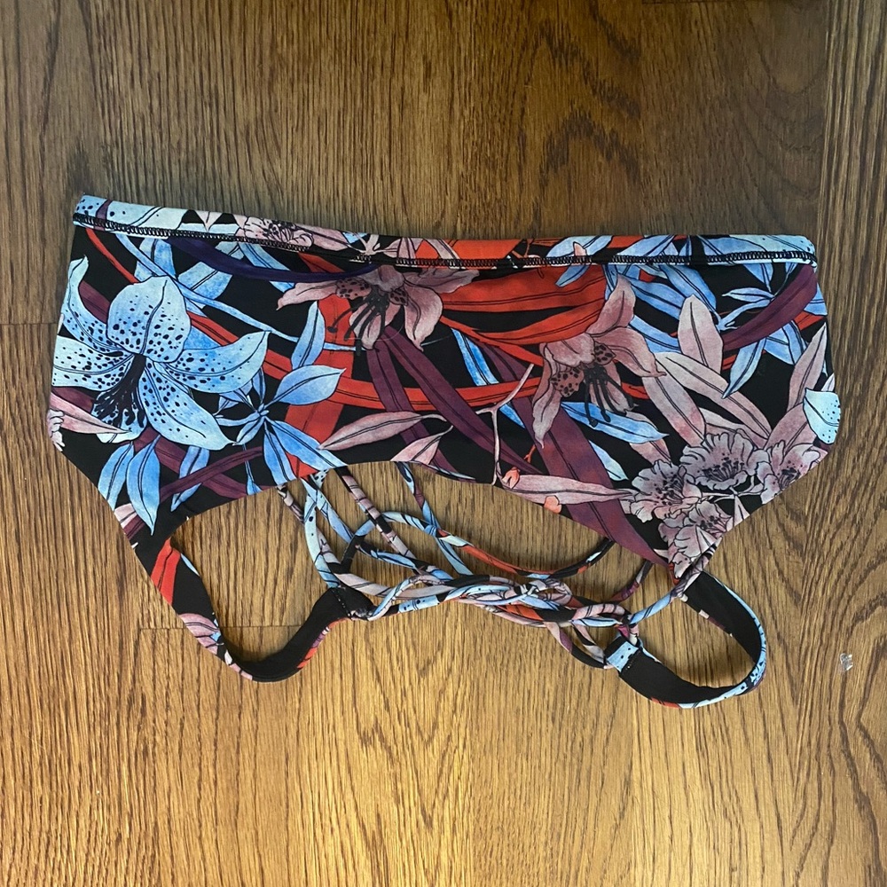 Lululemon sports bra